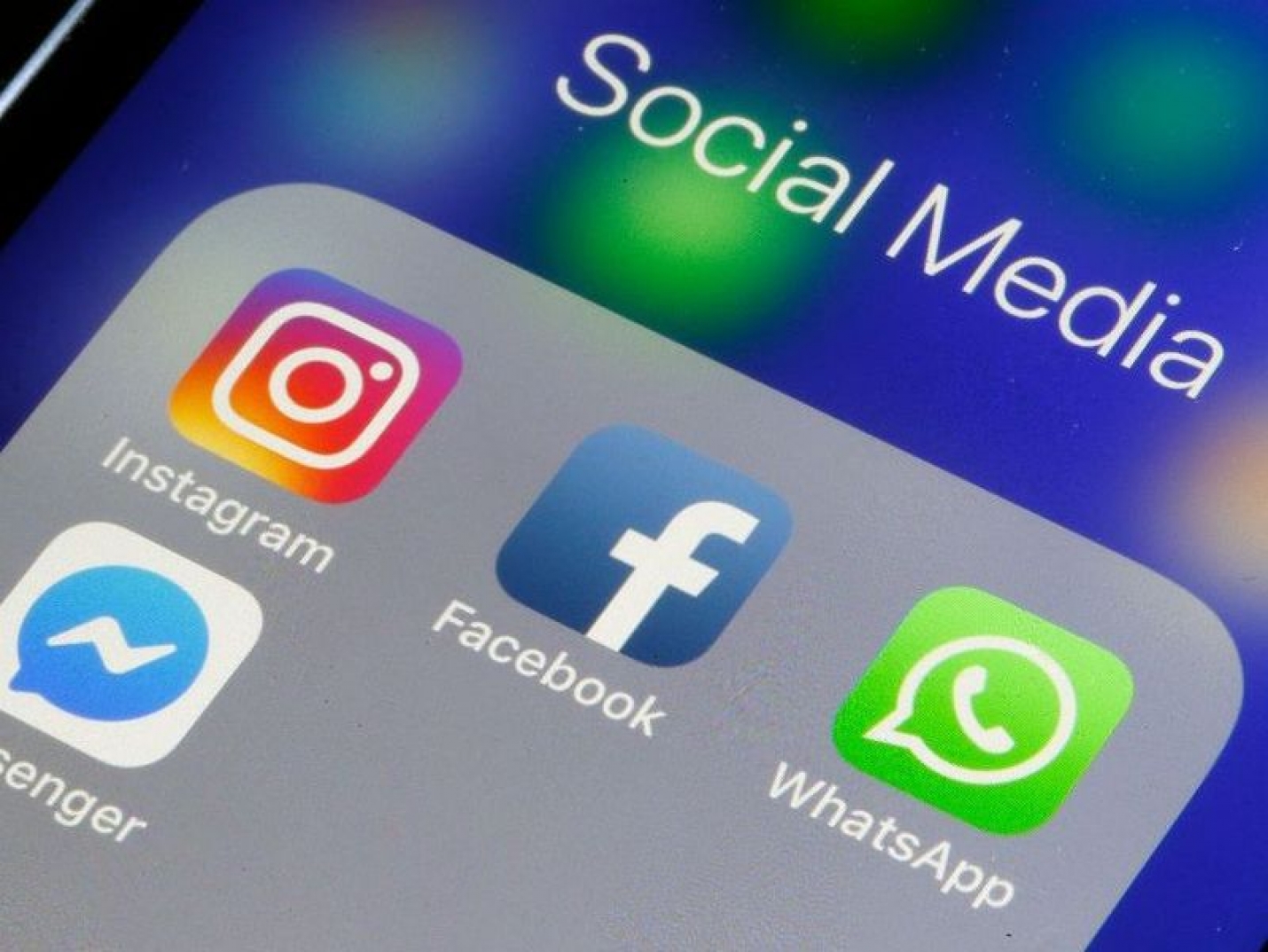 Доступ к перепискам в Facebook и WhatsApp получит полиция Британии